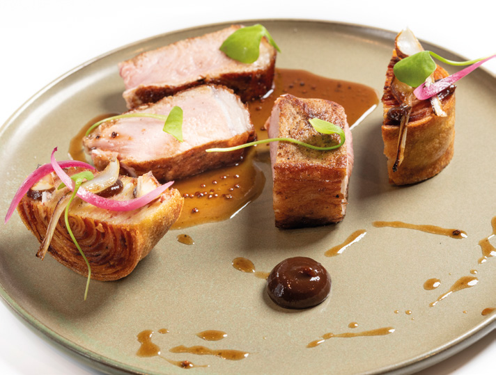 Veau de lait, farcement à ma façon et jus de veau à la moutarde à l’ancienne par Anthony Bisquerra, La Table de l’Alpaga (74) © Cookandshoot