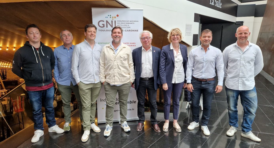 De gauche à droite : Yoann Mas, Denis Pardies, Benjamin Serra, Olivier Bouscatel, Didier Chenet, Catherine Querard (vice-présidente du GNI), Vincent Aguilera, (président délégué CPME 31) et Simon Abadie.
