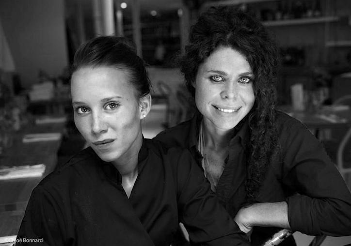 Guide Michelin 2023 : Gaby Benicio (à droite), prix de la Sommellerie ©Chloé Bonnard