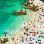 Retour des visiteurs étrangers et mutations de la consommation : le 1er bilan de la saison touristique estivale