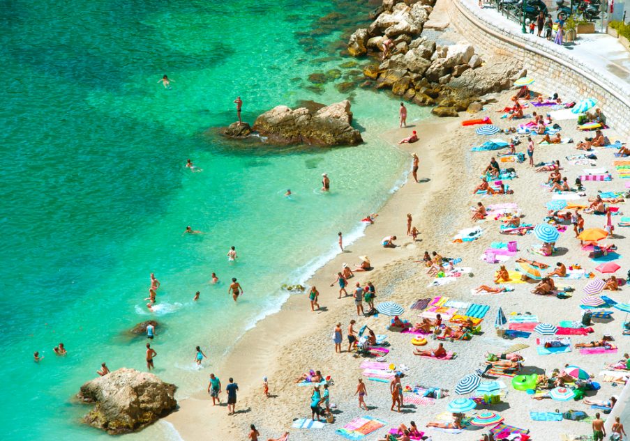 Retour des visiteurs étrangers et mutations de la consommation : le 1er bilan de la saison touristique estivale