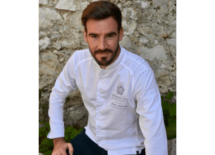 Justin Schmitt rejoint le Château Eza comme chef exécutif