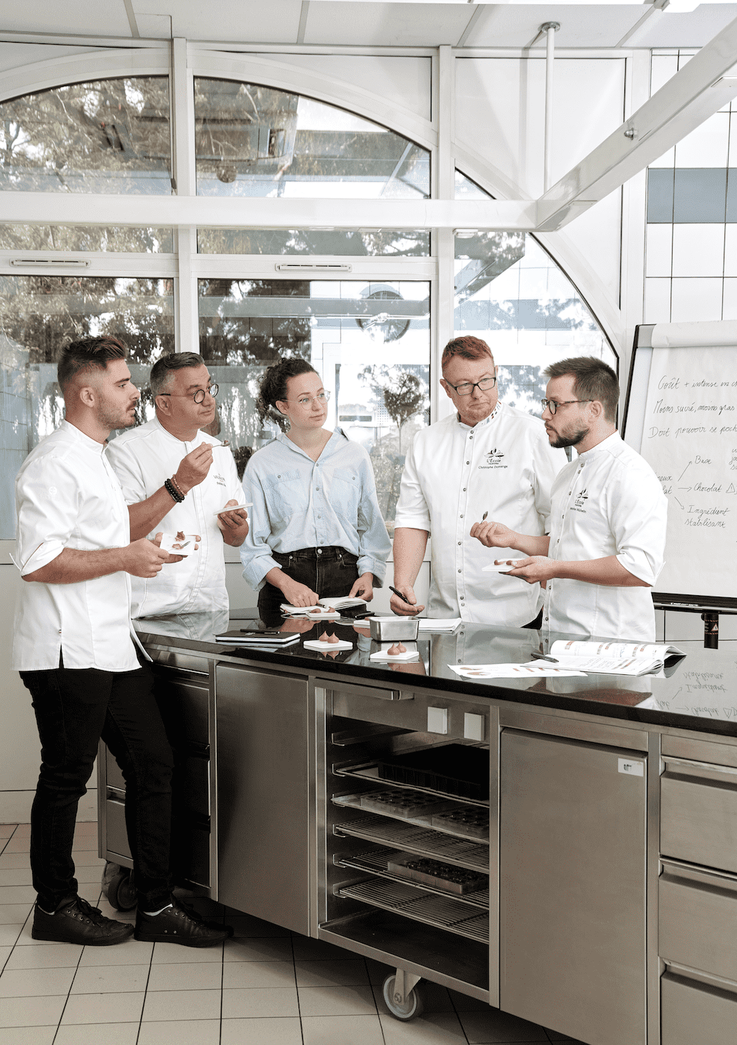 Valrhona revisite son recueil de recettes « les Essentiels »