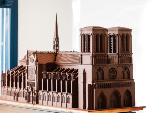 Valrhona signe une réplique en chocolat de la cathédrale Notre-Dame