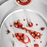 Fraise, baie rose, radis et nepita