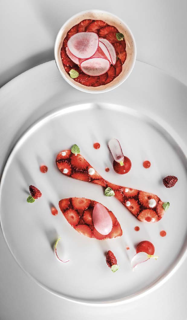 Fraise, baie rose, radis et nepita