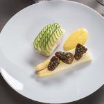 Sandre en écailles de courgette, asperges blanches d’Alsace, morilles, sabayon au raifort