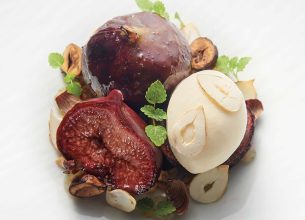 Figue de Solliès rôtie, glace au Banon, croustillant aux noisettes fraîches (Le Royal*)