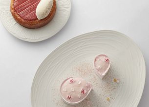 Rhubarbe pochée et parfumée au thé vert, meringue et granité (Le Royal*)