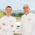 Christophe Chiavola signe la carte de La Baie des Voiles