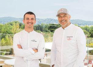Christophe Chiavola signe la carte de La Baie des Voiles