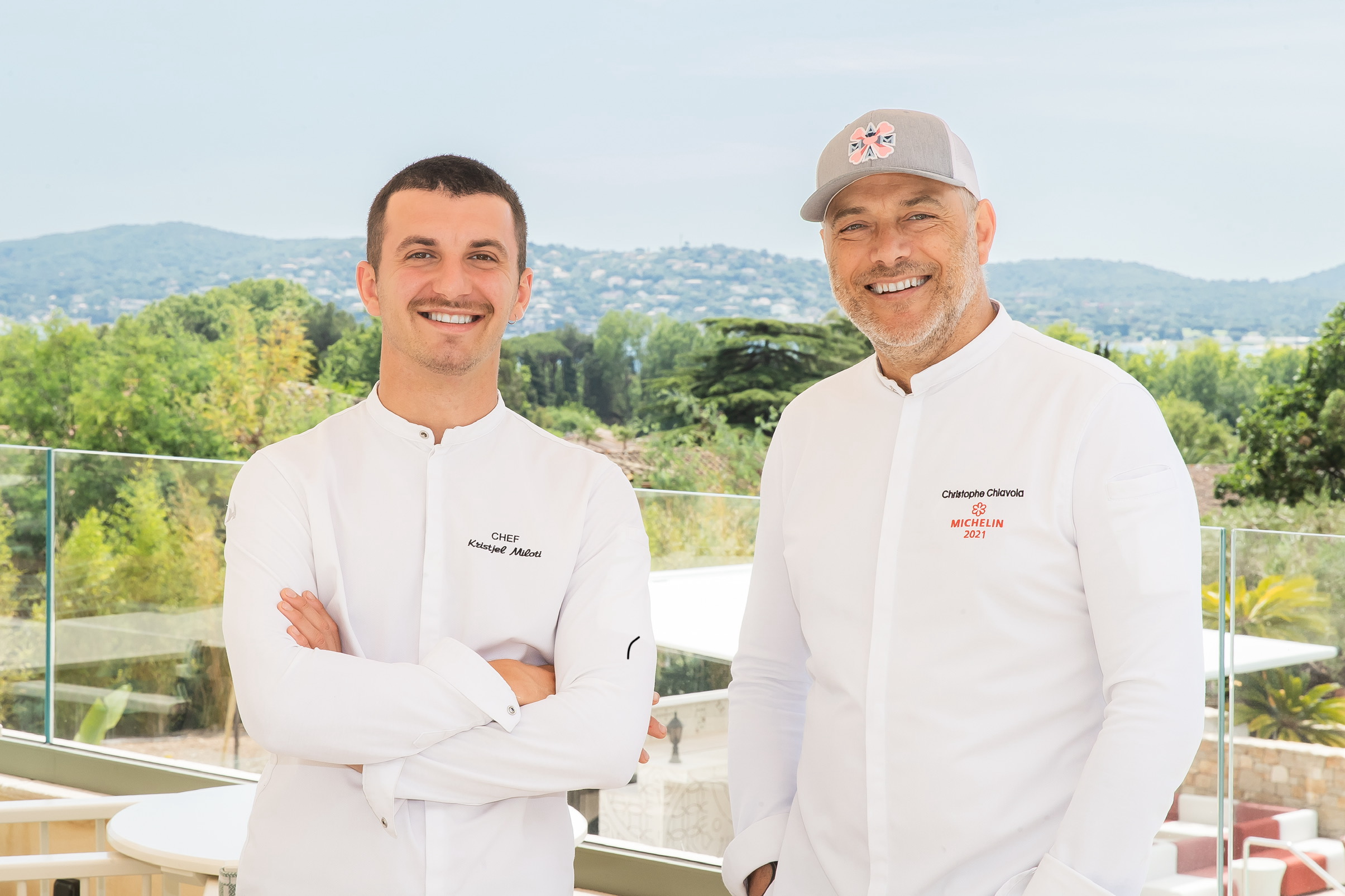 Christophe Chiavola signe la carte de La Baie des Voiles