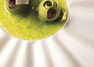 Kiwi à la chaux, shiso, sabayon chartreuse verte (Le Gabriel)