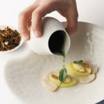 Brème en escabèche, pomme pompadour, moutarde d’Orléans au vadouvan, oseille du jardin