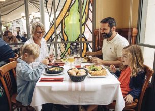 Les enfants à la table des grands chefs