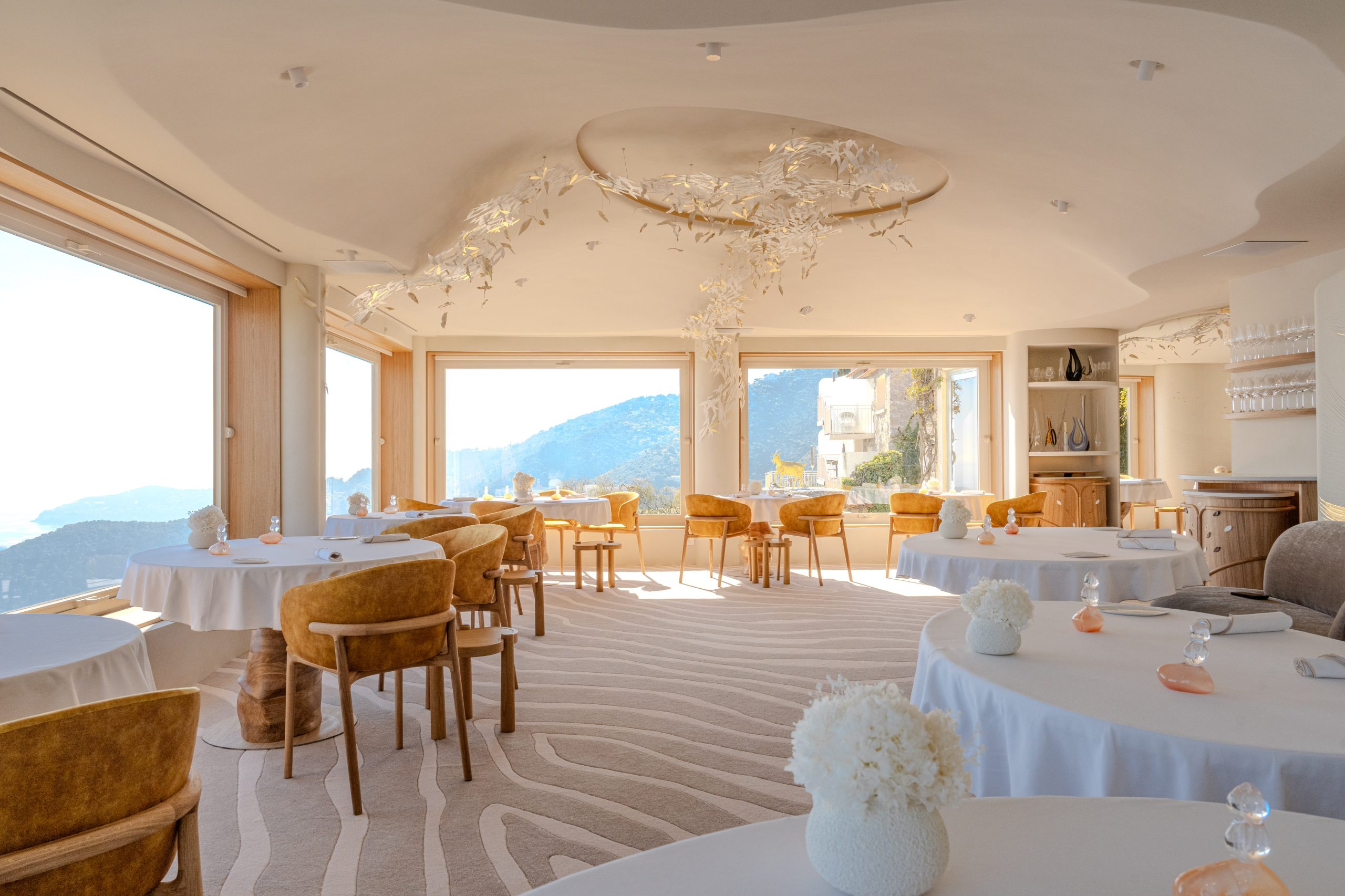 La Chèvre d’Or : un nouveau décor signé Caroline Tissier pour le restaurant gastronomique