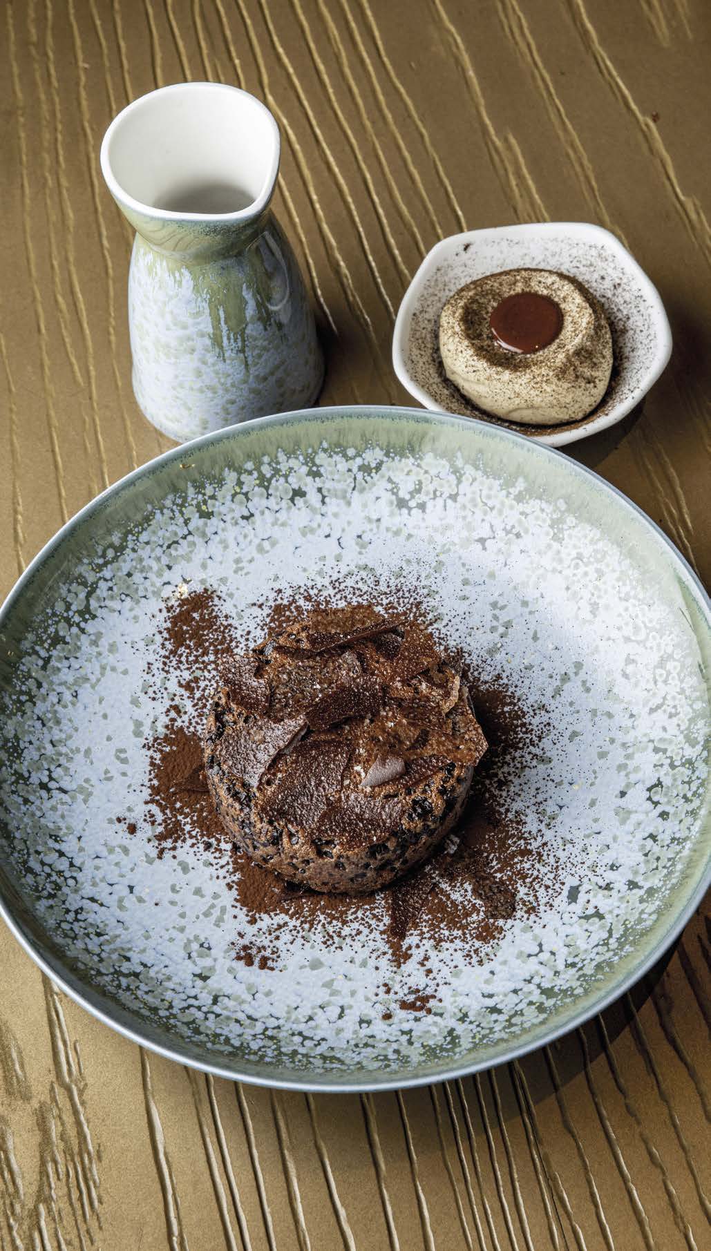 Soufflé au Chocolat à la vapeur en clin d’œil à l’iconique Soufflé au fromage du Chef Alléno