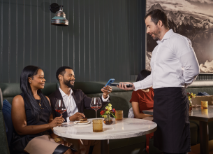 Sunday dévoile les comportements des touristes internationaux dans les restaurants français cet été