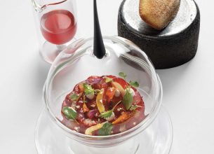 Blanc-manger au lait de chèvre, émincé de fraises acidulées et madeleine à l’huile d’olive