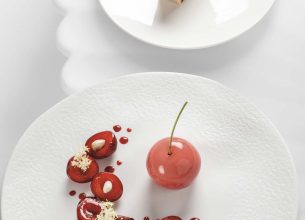 Cerises chaudes infusées à la cardamome, crémet d’Anjou et gâteau pain de Gêne