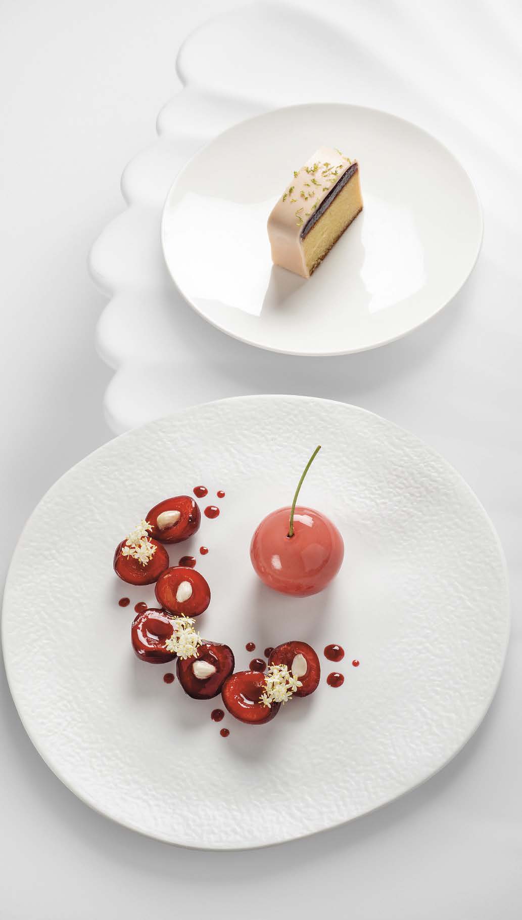 Cerises chaudes infusées à la cardamome, crémet d’Anjou et gâteau pain de Gêne