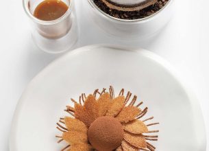 Tarte fine au chocolat Ativao de Weiss et noix de coco givrée