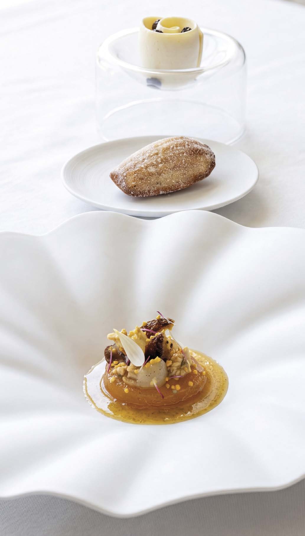 Golden du Pilat, cuite en papillote, gel caramel et glace vanille citronnée