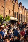 Personnes se rassemblant à Lille lors festival gastronomique