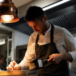 Monique* (Calvisson) : un univers culinaire affirmé et évolutif signé Julien Caligo