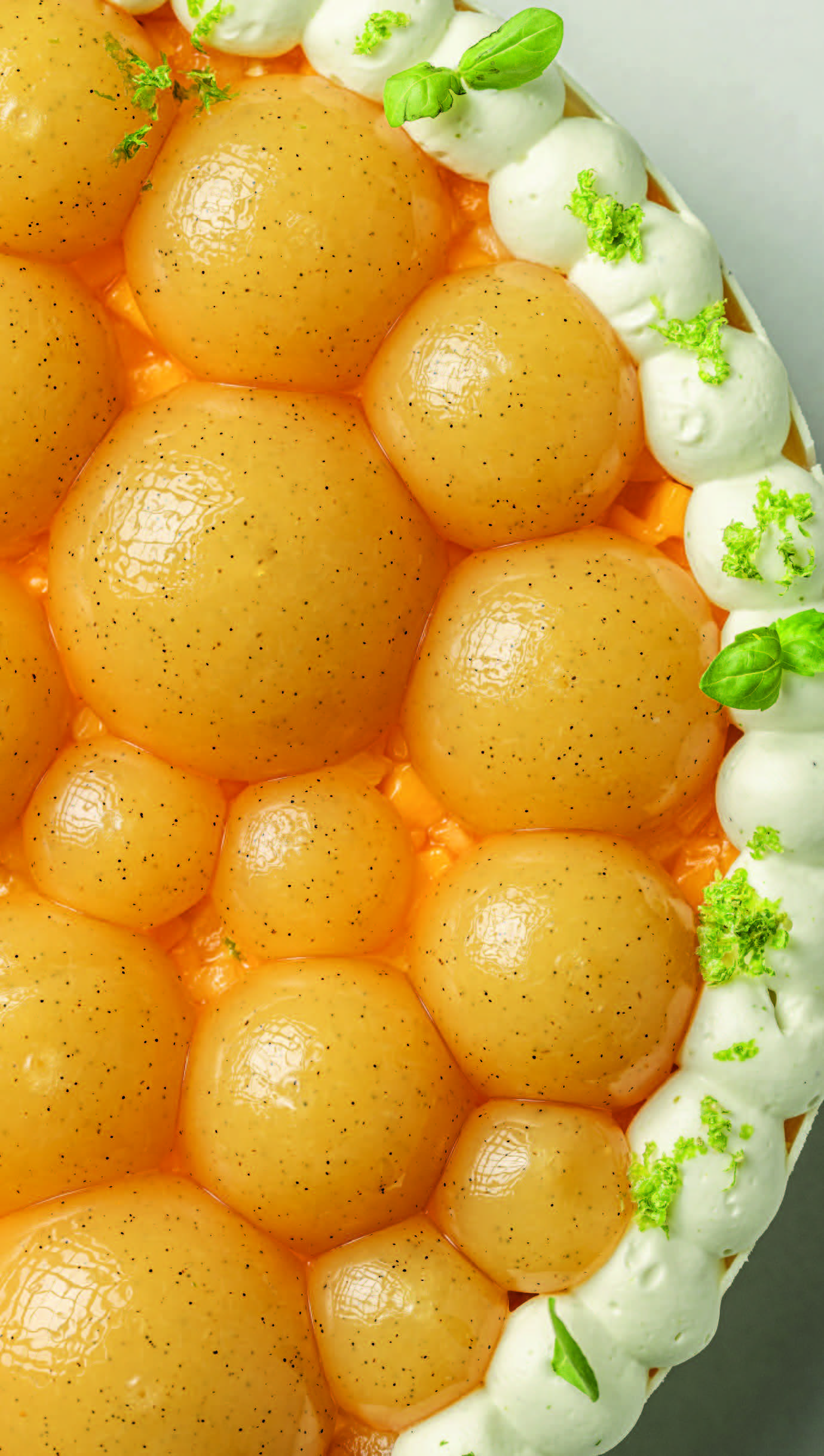 Entremets ananas, gingembre et basilic