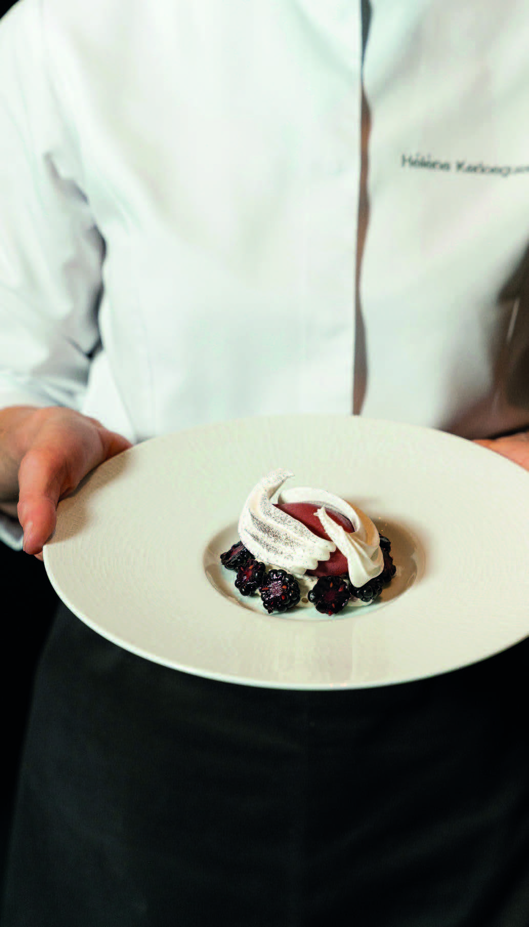 Vacherin, mûres sauvages et reine-des-prés